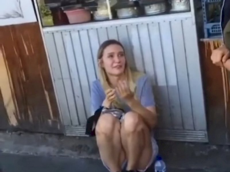 Viral Bule Cantik Menangis Usai Dijambret, Begini Kronologinya