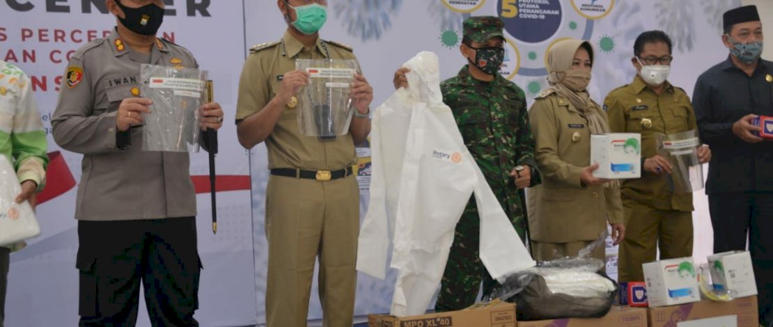 Tim Gugus Tugas Covid-19 Sinjai Dapat Bantuan APD dari Dinas Koperasi Sulsel Tim Gugus Tugas Covid-19 Sinjai Dapat Bantuan APD dari Dinas Koperasi Sulsel