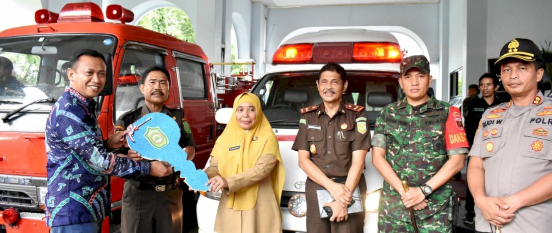 Dua Unit Mobil Jadi Kado Hari Jadi Kabupaten Takalar ke-60 Dua Unit Mobil Jadi Kado Hari Jadi Kabupaten Takalar ke-60