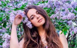 Tips Terlihat Tetap Rendah Hati Saat Sedang Dipuji, Salah Satunya Jaga Emosi 