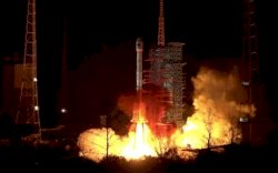 Roket China yang Membawa Satelit Palapa Meledak di Angkasa