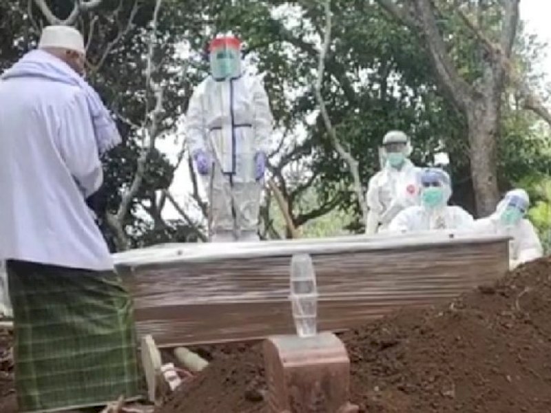 "Ibu Saya Nonreaktif Kok Jenazahnya Dilabeli Covid-19," Curhat Tirani
