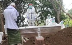 "Ibu Saya Nonreaktif Kok Jenazahnya Dilabeli Covid-19," Curhat Tirani