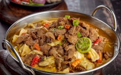 Stop Khawatir Makan Daging di Hari Raya, Ini Tips Aman bagi Kesehatan