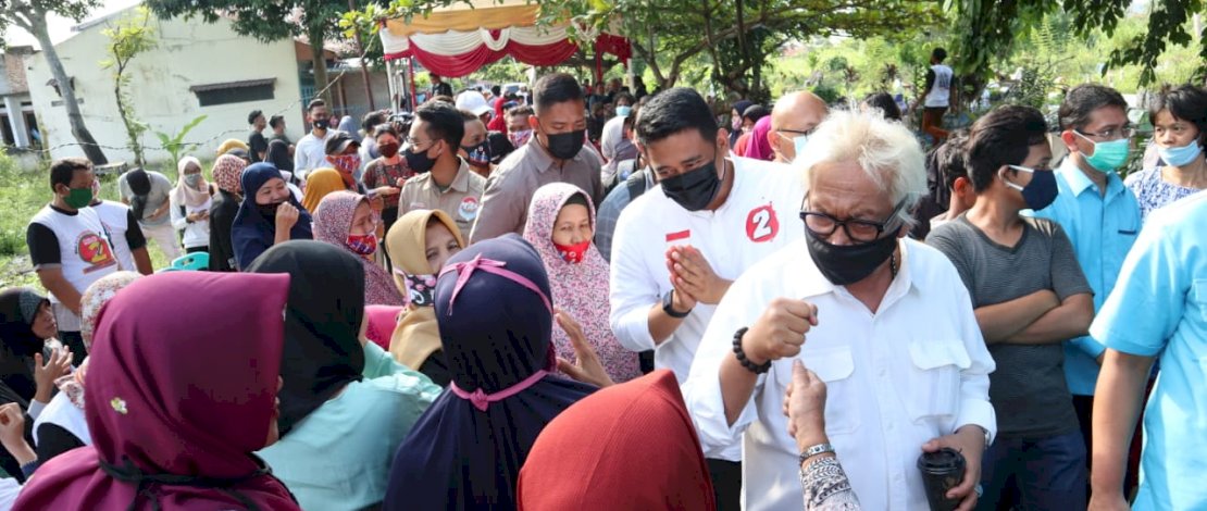 Deddy Mizwar bersama Bobby Nasution menyapa warga Medan, Minggu (30/11/2020).