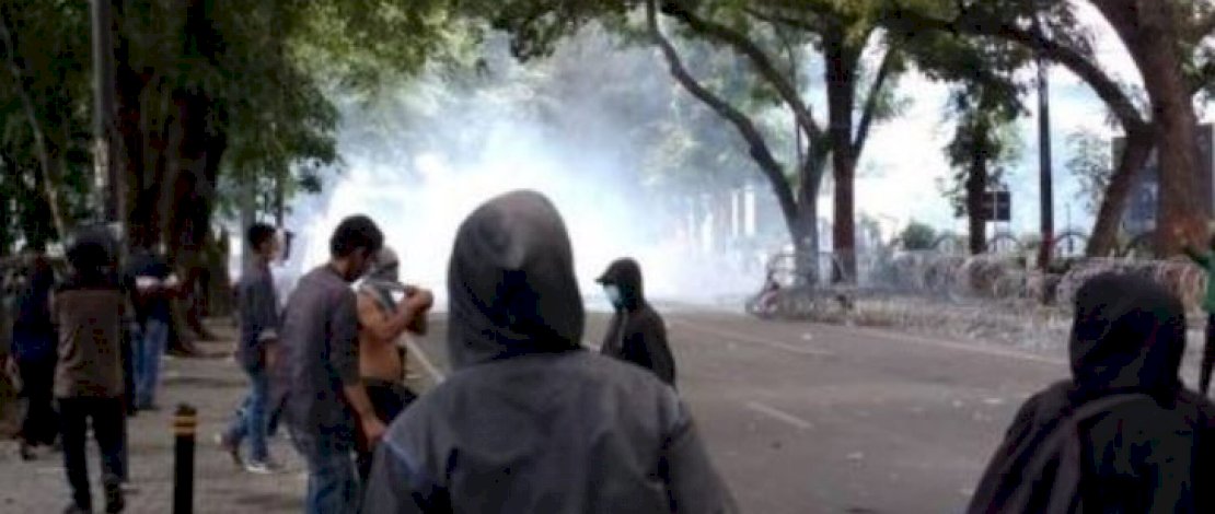 Demo omnibus law di Medan yang berakhir ricuh.