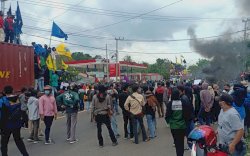 Tolak Omnibuslaw, Mahasiswa di Parepare Sandera Truk Kontainer