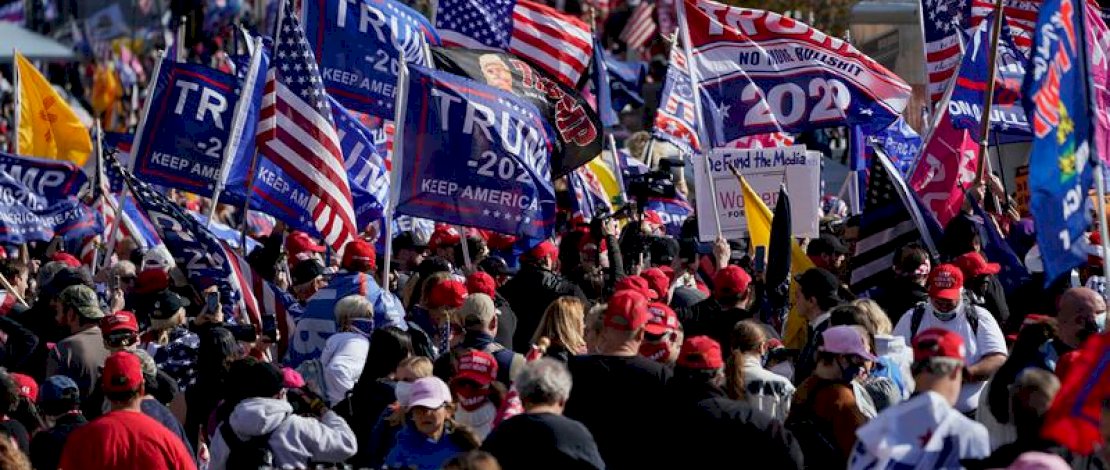 Pendukung Presiden AS Donald Trump melakukan unjuk rasa pada hari Sabtu, 14 November 2020, di Washington. (Foto AP / Julio Cortez)