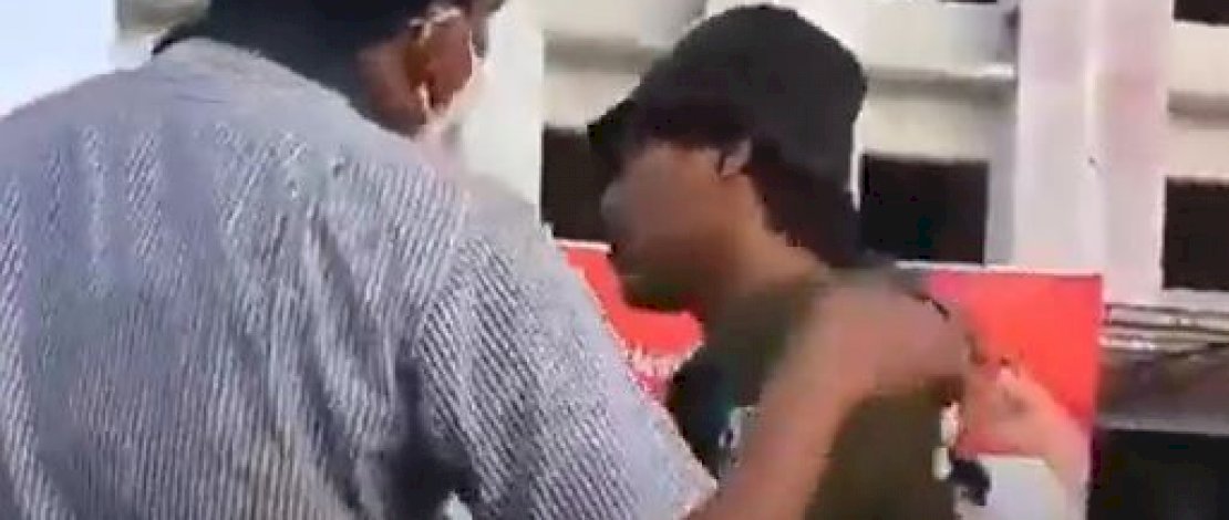 RF saat ditangkap saat orasi, karena nyanyiannya yang menghina polisi.