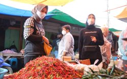 Pulihkan Ekonomi, Istri Paslon&nbsp;Dilan Ajak Warga Gunakan Produk Lokal