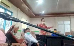 Anggota DPRD Malteng Ngamuk Lempar Mic dan Banting Meja Saat Rapat Covid-19