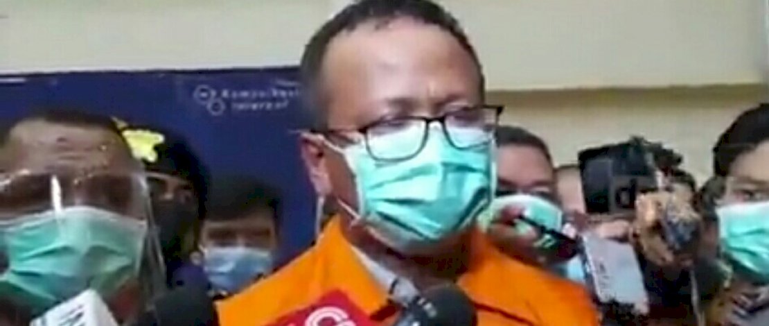 Edhy Prabowo mengenakan rompi tahanan KPK.