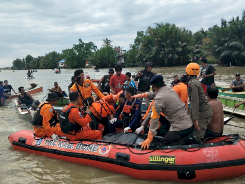 Perahu Tabrak Batang Pohon Hanyut, Nelayan Bone Terpental dan Tewas