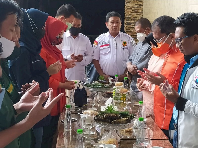 Sebelum Berangkat ke Pengundian Nomor urut, Ketua Gelora Makassar Pimpin Doa untuk Danny-Fatma
