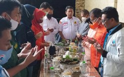 Sebelum Berangkat ke Pengundian Nomor urut, Ketua Gelora Makassar Pimpin Doa untuk Danny-Fatma