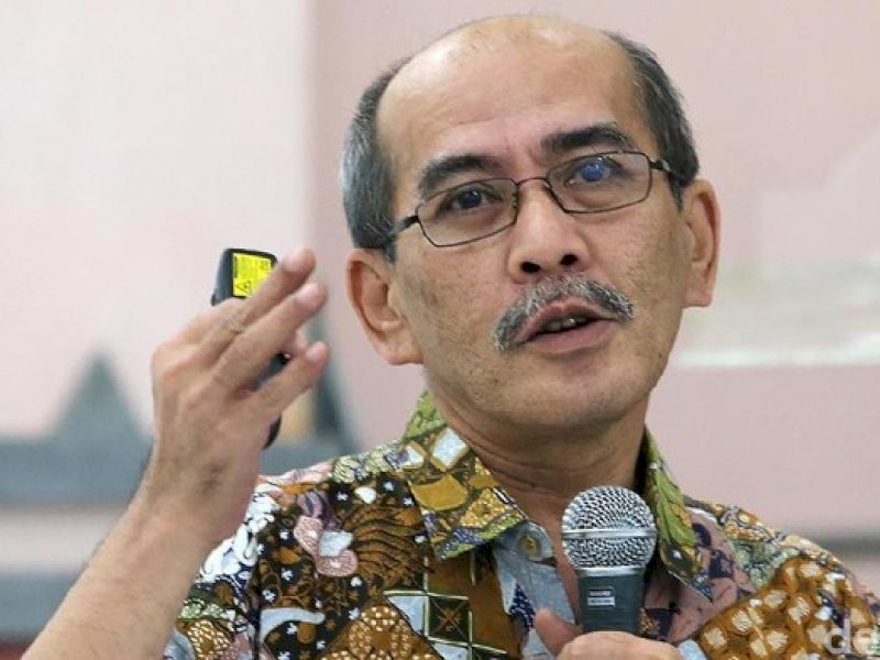 Faisal Basri Nilai Pemerintah Lebih Peduli Ekonomi Ketimbang Covid-19