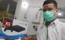 Relawan Satgas IDI Makassar Usir Lelah dengan Playstation
