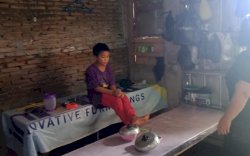 Kisah Pilu Si Yatim, Putus Sekolah dan Bersama Ibunya Numpang di Bangunan Darurat