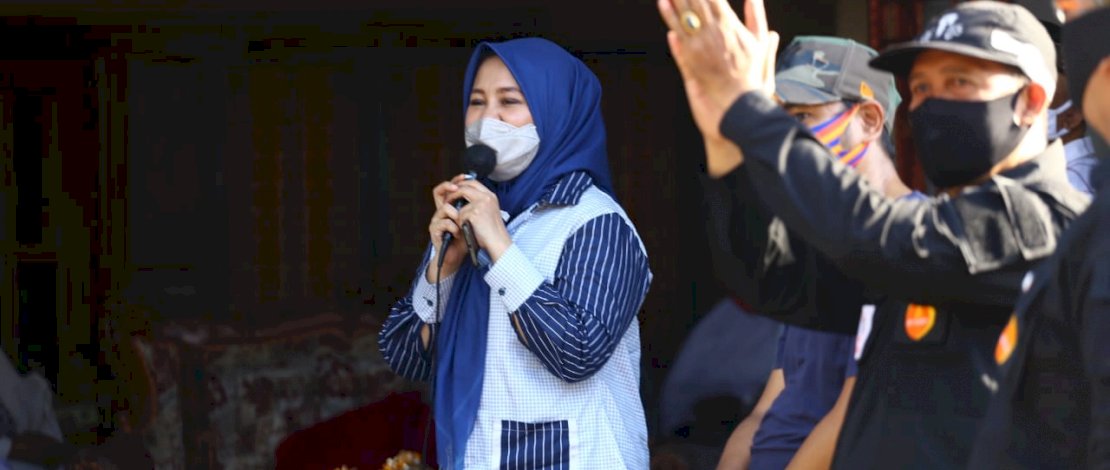 Calon Wakil Wali Kota Makassar berjargon ADAMA', Fatmawati Rusdi saat menemui warga Makassar.