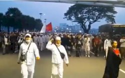 Pesawat Habib Rizieq Mendarat di Soetta, Pendukung: Ahlan Wa Sahlan