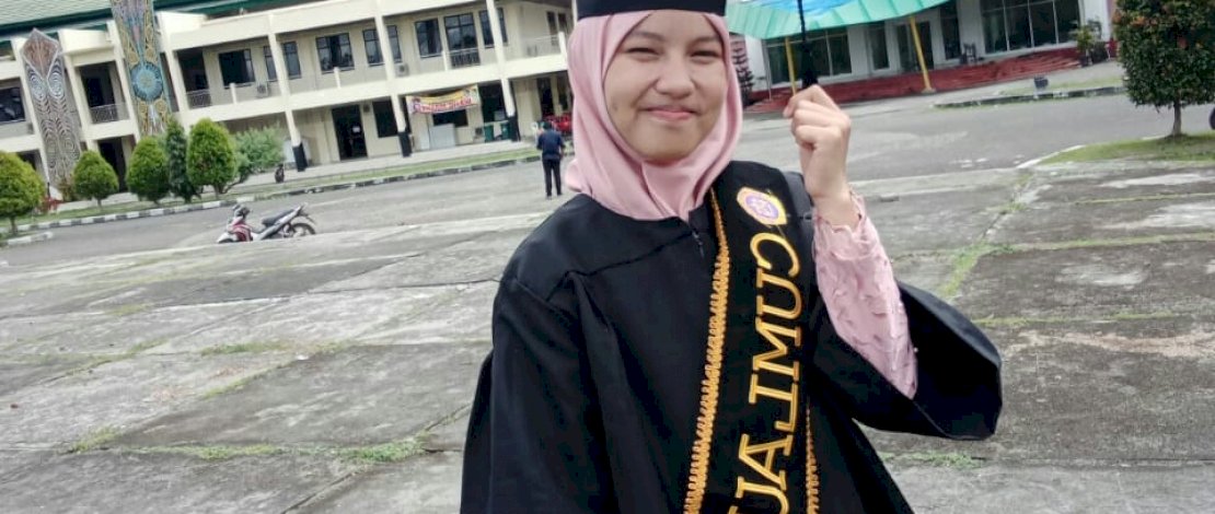 Desi Rahmadanti senantiasa mengingat perjuangan orang tuanya.