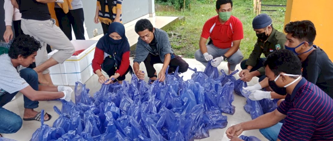 Partai Gelora Sinjai, bersiap mendistribusikan bantuan bagi warga terdampak Covid-19.