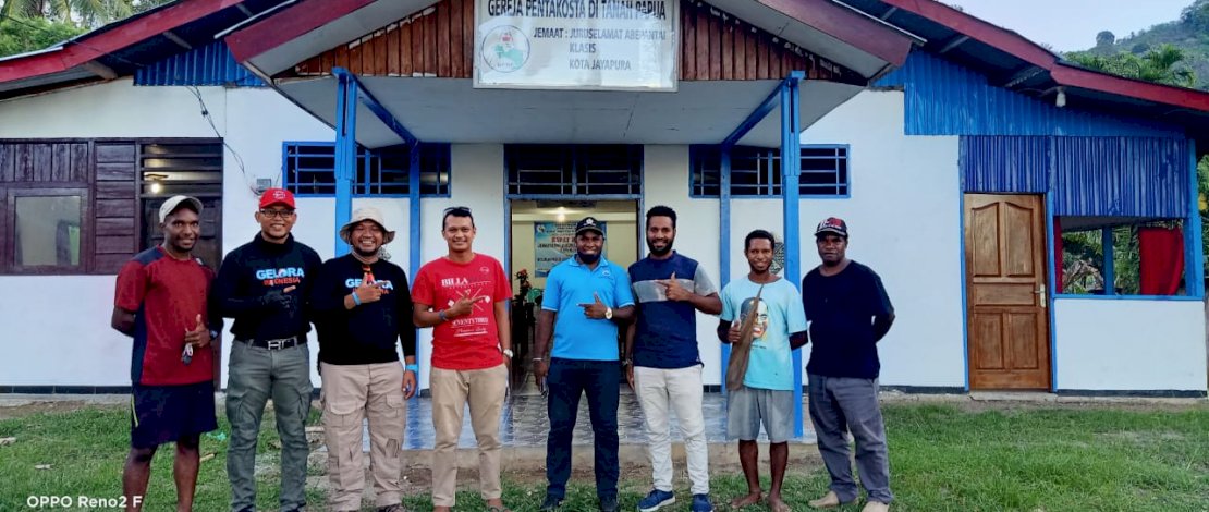 Gelora Jayapura Semprot Disinfektan ke Rumah Ibadah hingga Pemukiman Warga