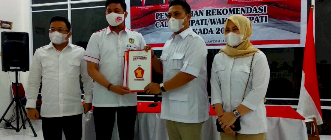 Penyerahan rekomendasi Gerindra ke Adnan Purichta Ichsan.