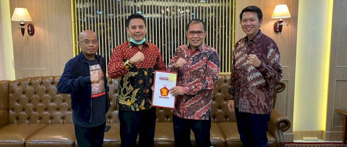 Moh Ramdhan Pomanto saat menerima rekomendasi Partai Gerindra. IST
Moh Ramdhan Pomanto saat menerima rekomendasi Partai Gerindra. IST
