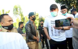 Gubernur Herman Deru Tinjau Jembatan Putus Desa Pulau Negara Akibat Banjir