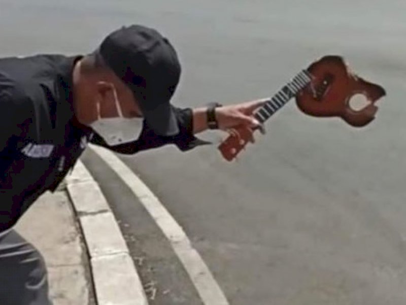 Dihujat Hancurkan Gitar Pengamen di Simpang Lima, Ini Pembelaan Satpol PP Makassar