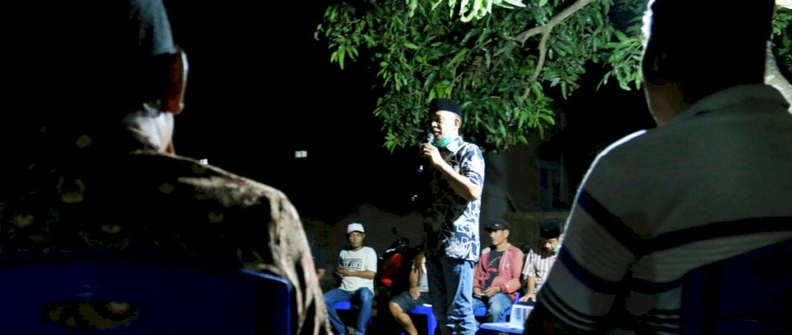 Havid S Fasha berbicara di hadapan warga Moncongloe, Selasa malam, 6 Oktober 2020.