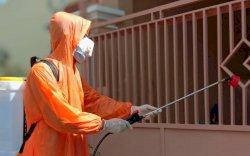 HELPer Indonesia Semprotkan Disinfektan ke Rumah Warga dan Masjid