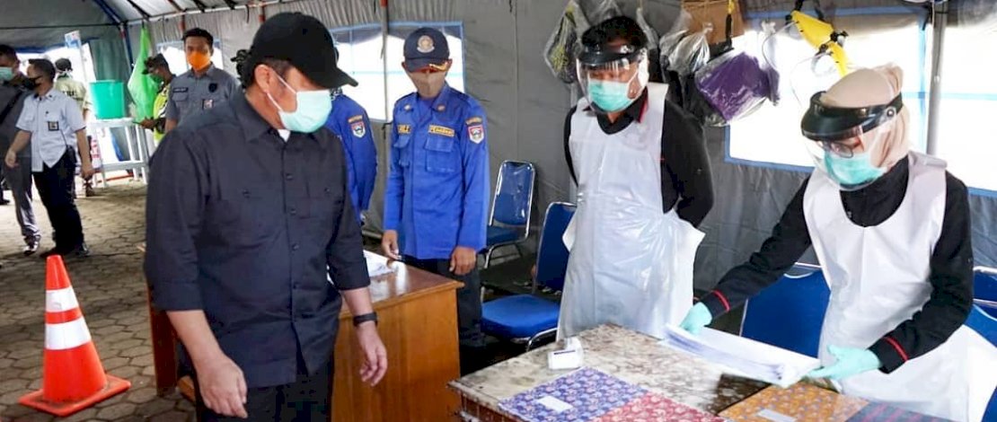 Gubernur Sumsel, H Herman Deru, meninjau posko Covid-19 Pagaralam.