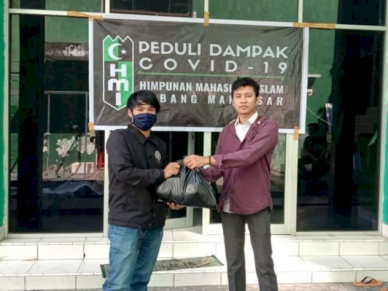 Kader HMI di Makassar Salurkan Bantuan ke Masyarakat