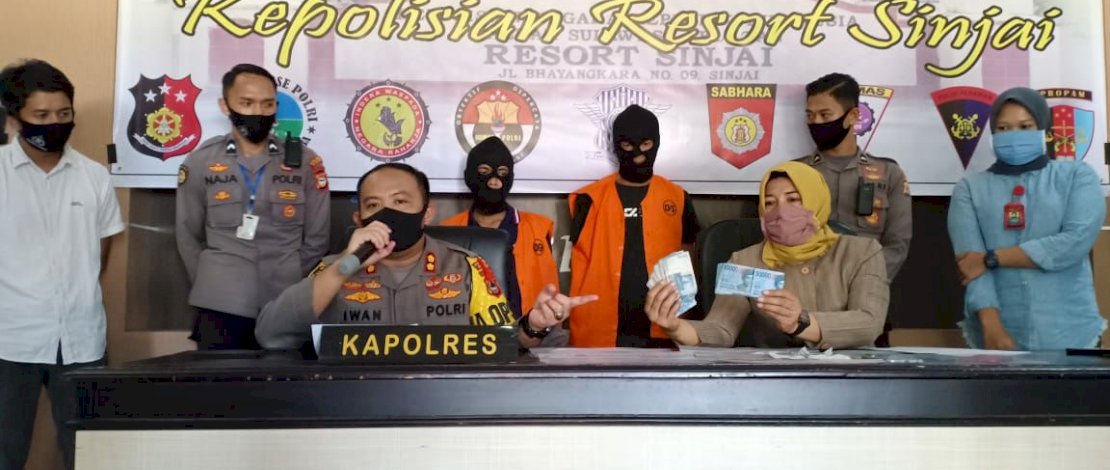Kapolres Sinjai AKBP Iwan Irmawan menggelar press rilis di Mapolres Sinjai, Selasa (9/6/2020). Kapolres Sinjai AKBP Iwan Irmawan menggelar press rilis di Mapolres Sinjai, Selasa (9/6/2020).