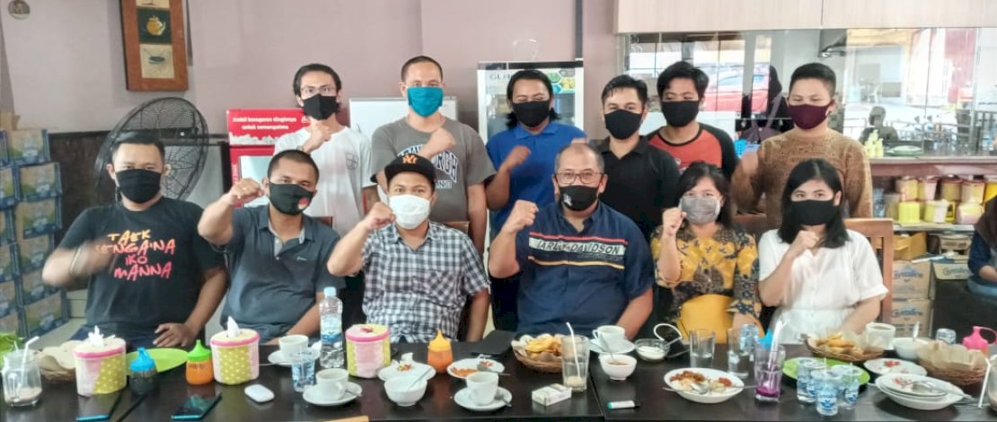 IAS dan tokoh pemuda Toraja yang tergabung dalam Komunitas To Mangunranna.