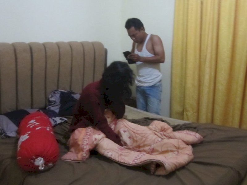 Ibu Anak Bercinta Ayah Tak Kunjung Pulang Bandar Narkoba Kepergok Bersetubuh Dengan Ibu Kandungnya