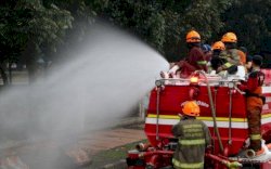 Semprotan Air Jadi 'Hadiah' Toko Non Sembako di Makassar yang Buka Saat PSBB