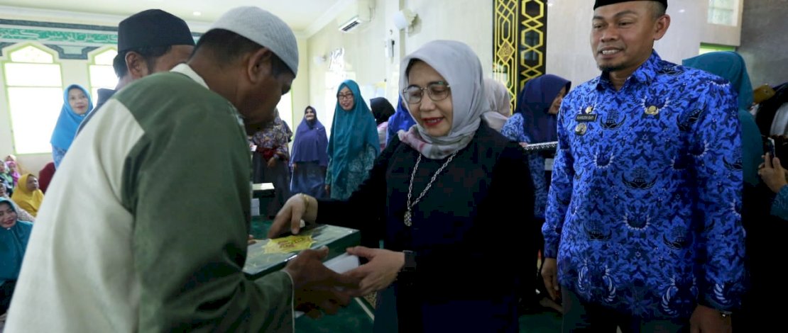 TP PKK Kota Makassar Bersama Kecamatan Tamalanrea Gelar Jumat Barokah 