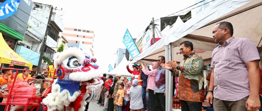 Hari Raya Imlek, Pj Wali Kota Makassar Lepas Parade Cap Go Meh