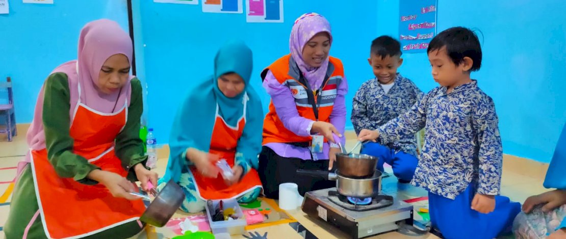 Suasana cooking class Bummas Gaddeta Rumah Zakat di SDIT Al-Qalam.