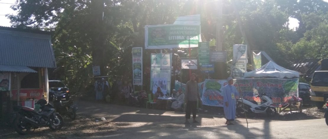 Beberapa panitia Ijtima, Ulama Zona Asia, sedang berjaga-jaga di pintu masuk Ponpes Darul Ulum, Kecamatan Bontomarannu, Gowa. Beberapa panitia Ijtima, Ulama Zona Asia, sedang berjaga-jaga di pintu masuk Ponpes Darul Ulum, Kecamatan Bontomarannu, Gowa.