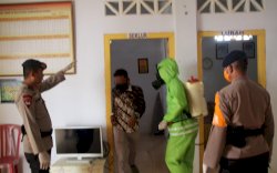 Brimob Batalyon C Polda Sulsel Lakukan Penyemprotan Desinfektan