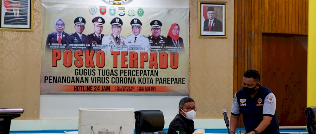 Taufan Pawe Pantau Aktivitas Posko Induk Tim Gugus Covid-19 Parepare