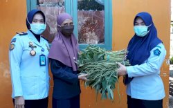 Lapas Perempuan Sungguminasa Bagi-bagi Bantuan