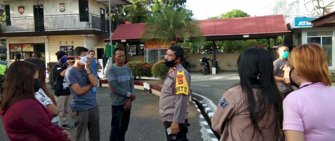 Pesta Miras, Oknum Kades Asal Maros Diamankan Bareng 4 Wanita Pesta Miras, Oknum Kades Asal Maros Diamankan Bareng 4 Wanita