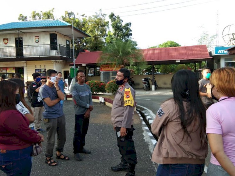 Pesta Miras, Oknum Kades Asal Maros Diamankan Bareng 4 Wanita