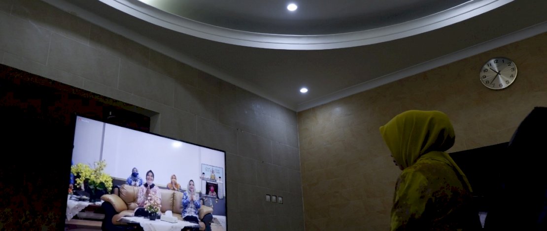 Suasana video conference Ketua TP-PKK Kota Makassar.