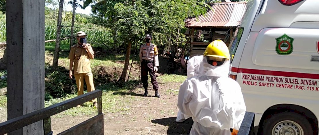 Penjemputan salah satu pasien terduga Covid-19 di Takalar.